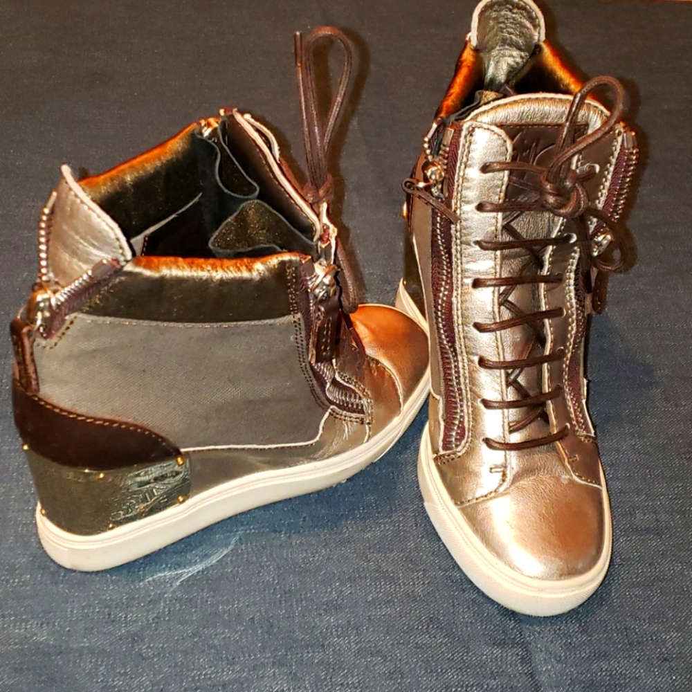 Guissepe Zander Gold Heel Sneakers sz 37